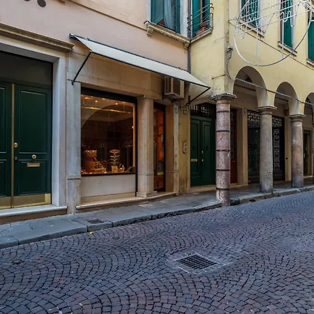 Piazza Delle Erbe *