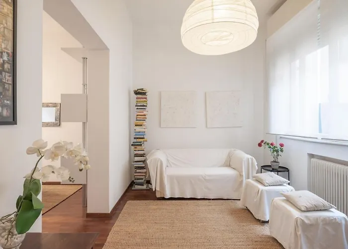 Guesthost - Piazza Delle Erbe Apartment *