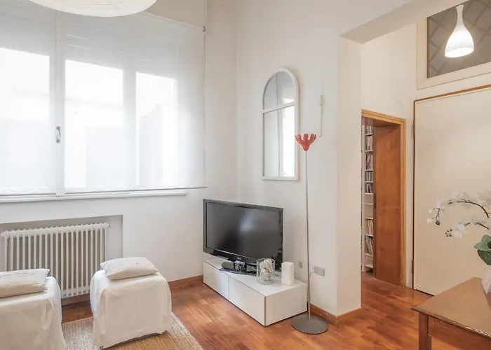 Guesthost - Piazza Delle Erbe Apartment *