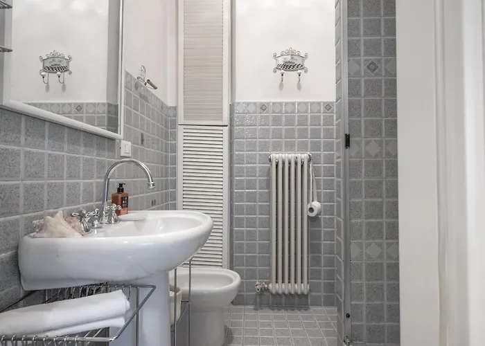 Guesthost - Piazza Delle Erbe Apartment *