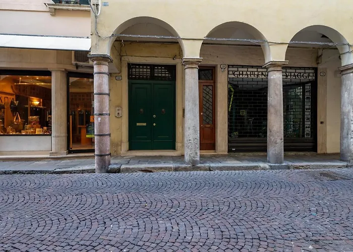 Guesthost - Piazza Delle Erbe *