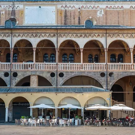 Guesthost - Piazza Delle Erbe Padova