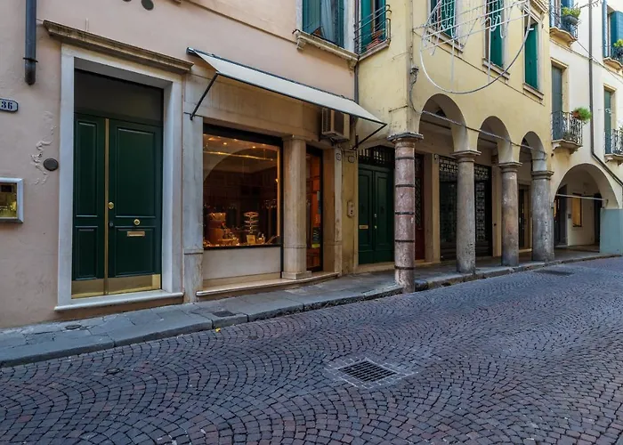 Piazza Delle Erbe *